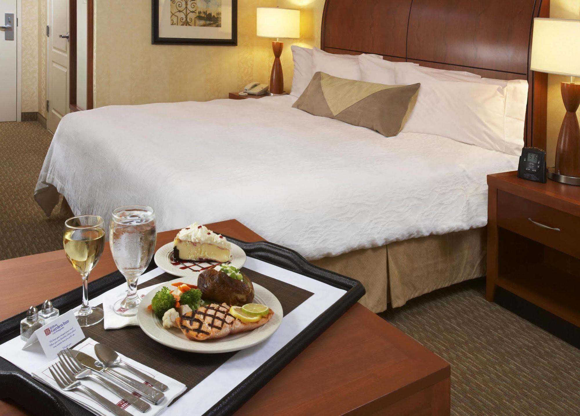 Hilton Garden Inn Yuma Pivot Point Room photo